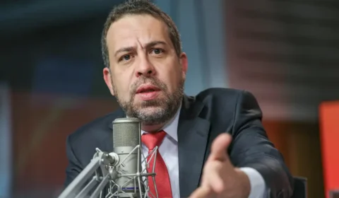 ‘Negociamos com os caminhoneiros’, diz Boulos sobre greve da categoria