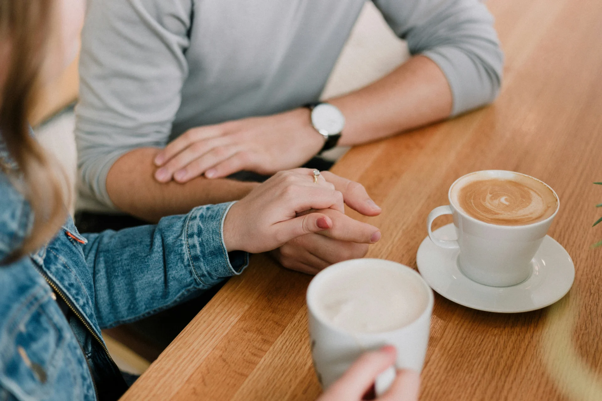 relacionamento-casal-amor-cafe