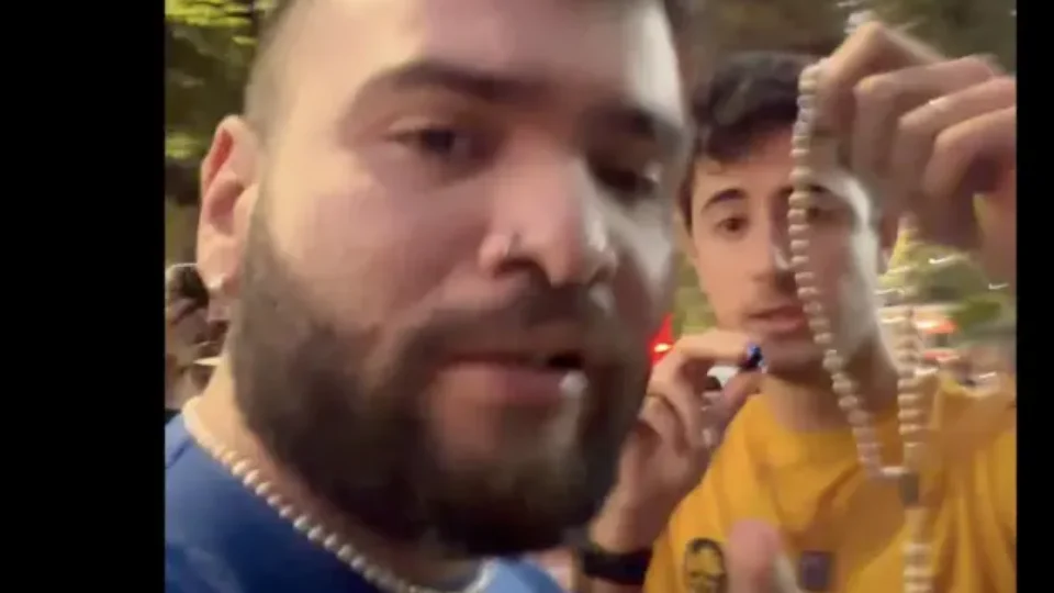 Humorista Tiago Santineli é levado à delegacia após ataque de bolsonaristas a show em BH