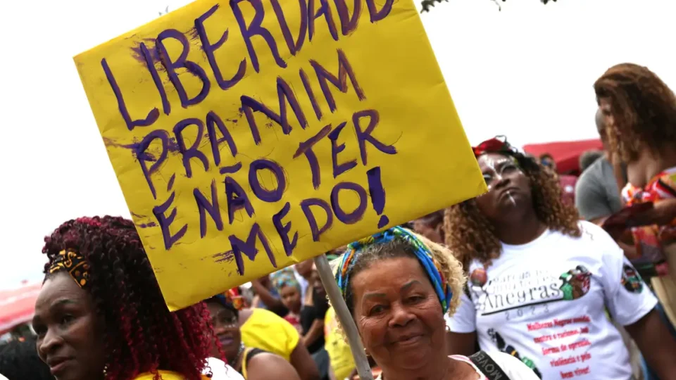 De descrédito ao feminicídio, entenda como a misoginia afeta a saúde mental e física das mulheres