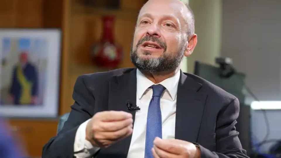 Governo Lula demite presidente do INSS, Gilberto Waller