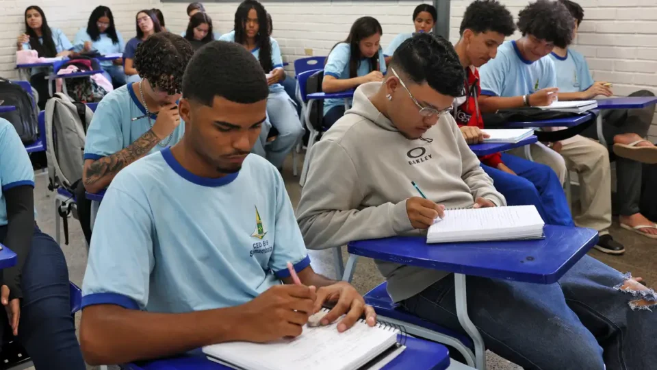 Governo quer Enem obrigatório para avaliar educação básica, mas ainda não tem modelo fechado