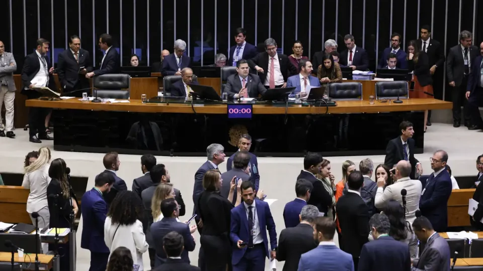 Congresso pode reduzir tempo de prisão por crimes graves se derrubar veto de Lula