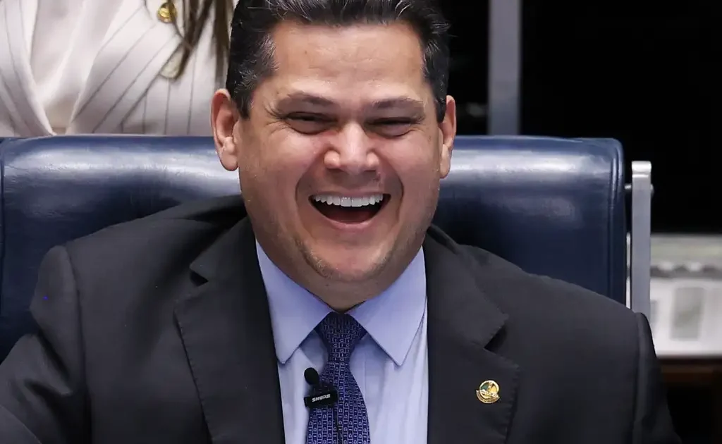 Davi Alcolumbre adia votação da PEC do fim da escala 6x1 para depois das eleições de 2026