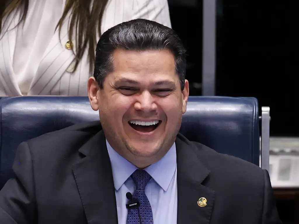 Bolsonaristas desconfiam de Alcolumbre e articulam presidência do Senado para 2027