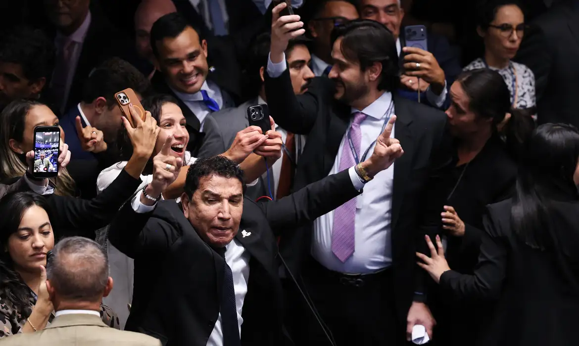 Governo mapeia traições em votação sobre Messias, vê rasteira do MDB e prevê exonerações