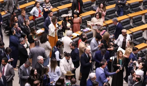 Câmara vota para derrubar veto ao PL que reduz penas do 8/1 e beneficia Bolsonaro