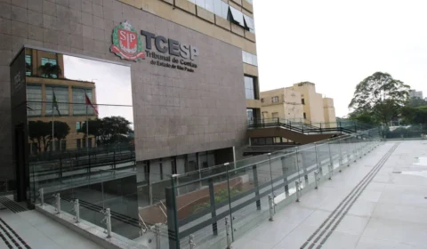 TCE flagra contratos para parentes de vereadores e indícios de superfaturamento
