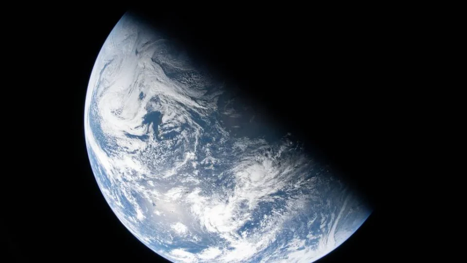 Nasa divulga primeiras imagens da Terra feitas pela missão Artemis 2