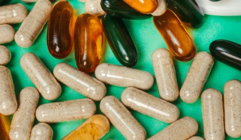 Anvisa atualiza limites de cúrcuma em suplementos alimentares