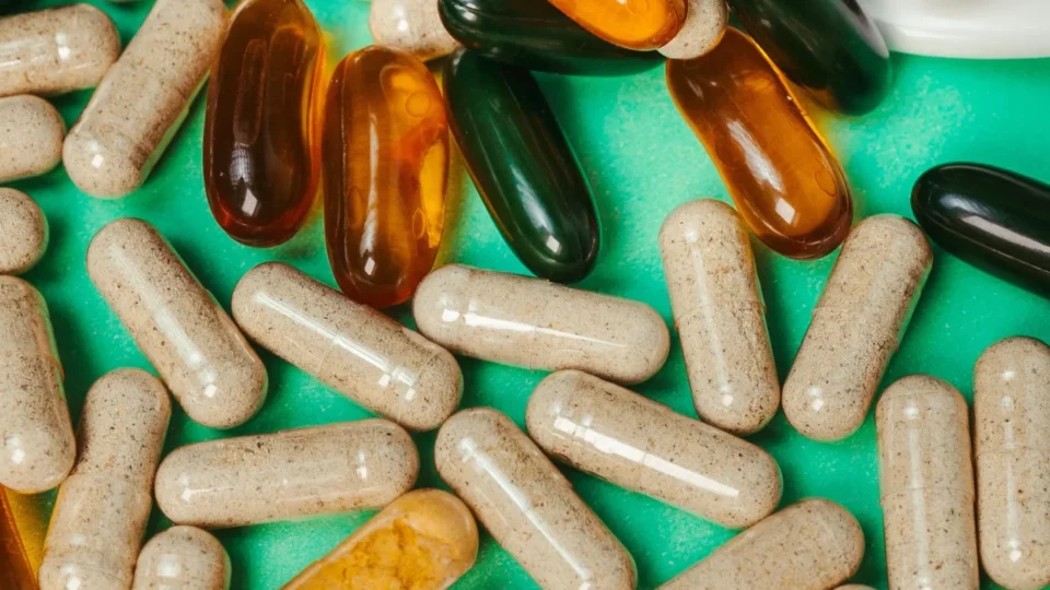 Anvisa atualiza limites de cúrcuma em suplementos alimentares