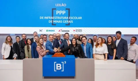 Governo Zema/Simões entrega 95 escolas de MG a fundo ligado ao BTG/Pactual