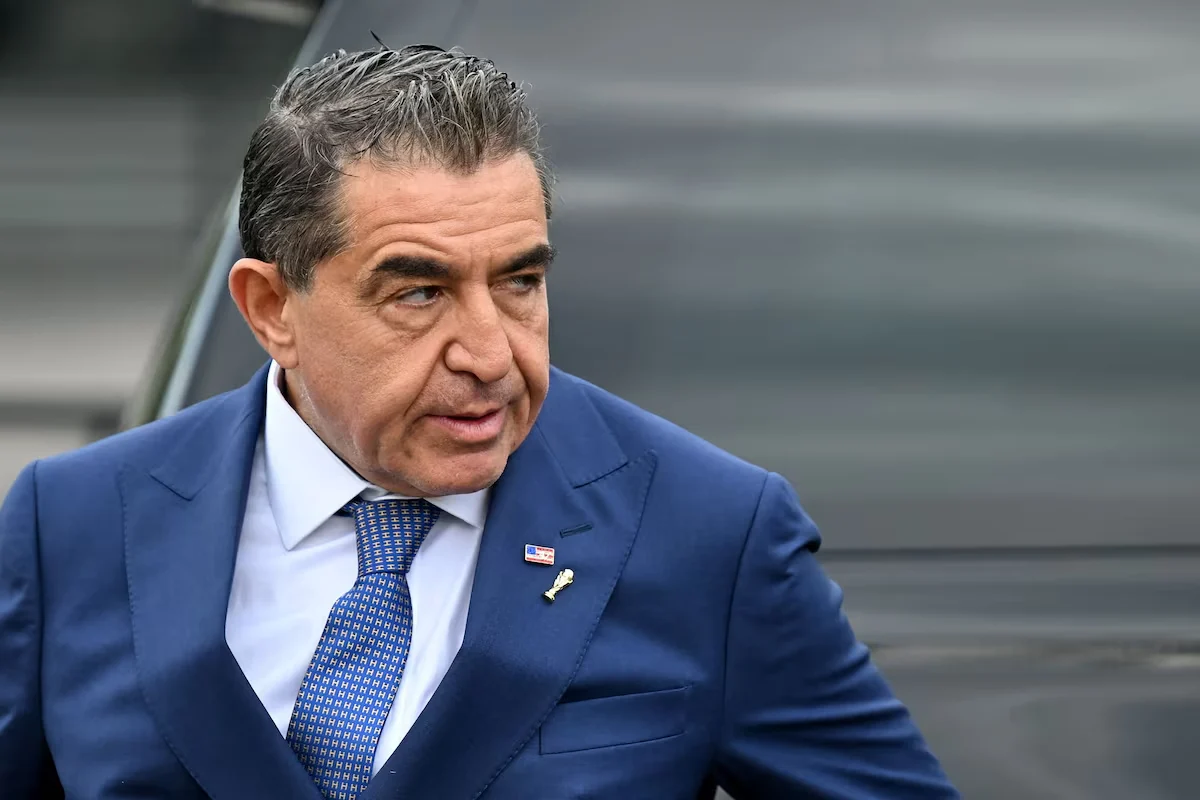 Conselheiro de Trump diz que brasileiras são ‘putas’ e ‘programadas para causar confusão’