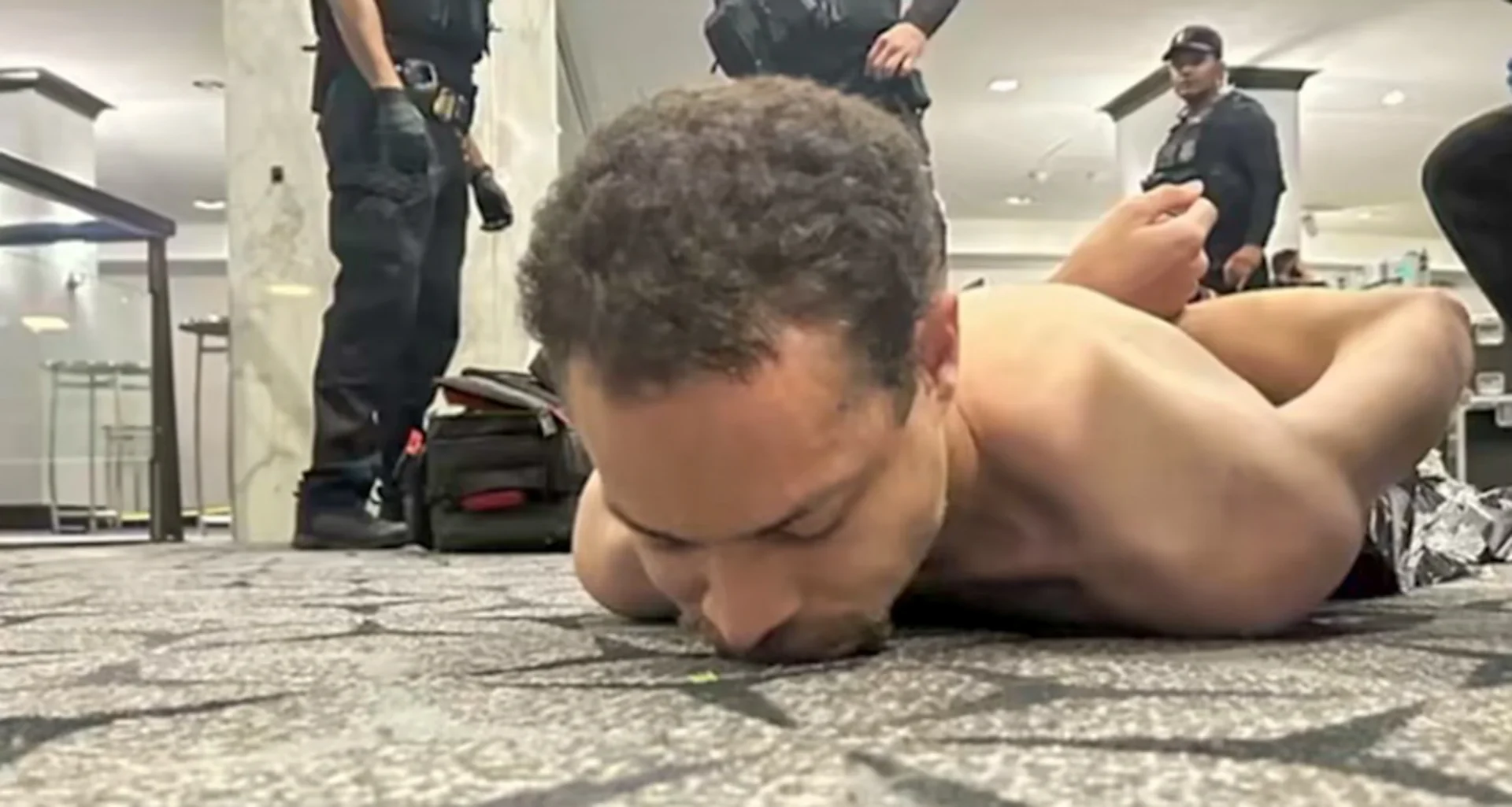 Suspeito de ter feito disparo foi detido após Trump ser evacuado em jantar com correspondentes