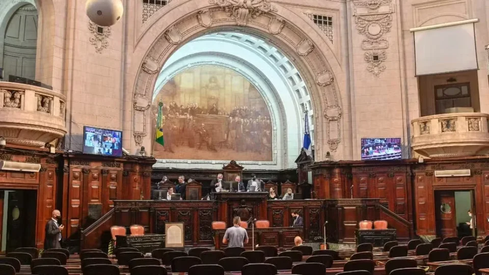 Alerj escolhe presidente sob disputa com STF e embate entre grupo de Paes e PL