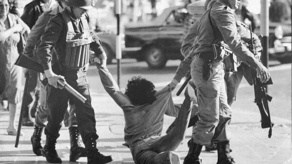 Filhos de agentes da repressão ocupam espaço na política e reivindicam projetos do regime
