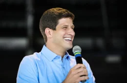 João Campos lidera 1º turno em PE com 50% das intenções de voto; Raquel Lyra tem 38%