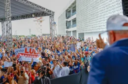 O PT, o antissistema e a luta pela democracia