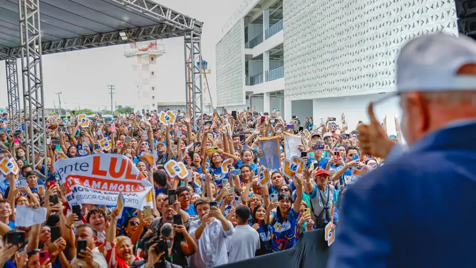 O PT, o antissistema e a luta pela democracia