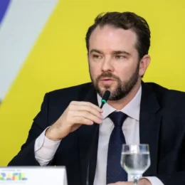 Durigan diz que 800 mil saíram de bets por causa do Desenrola