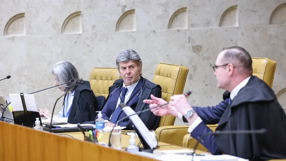 Fux vota por eleição indireta no RJ e julgamento no STF é suspenso