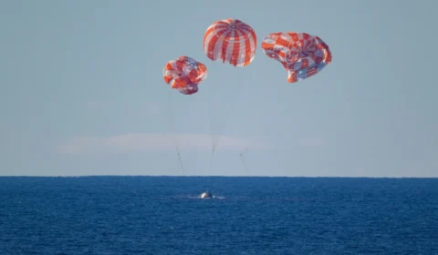 Artemis 2 pousa no Pacífico e conclui a primeira viagem tripulada à Lua do século 21