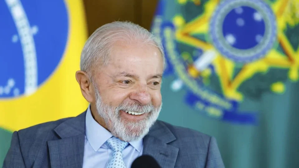 Lula lança programa de crédito de R$ 30 bi para motoristas de aplicativo e taxistas