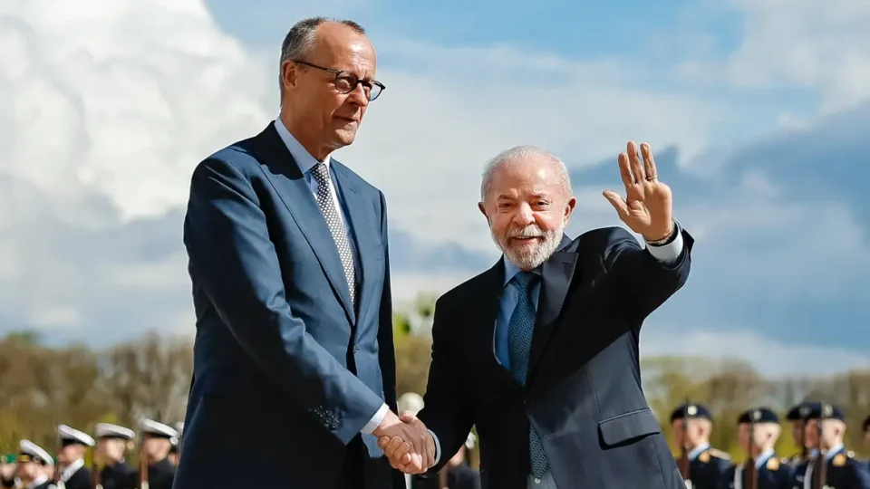 Lula chega à Alemanha para assinar parcerias comerciais e de inovação