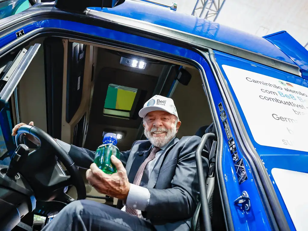 Lula critica ‘narrativas falsas’ da UE sobre o agro em feira industrial na Alemanha