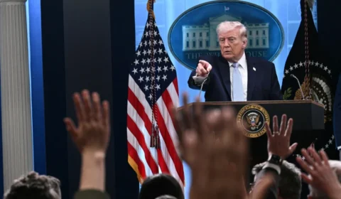 Aliados de Trump rompem após ameaça de ‘erradicar civilização’