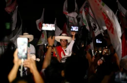 Peru vai às urnas escolher entre 35 candidatos à presidência, mas sem favoritos