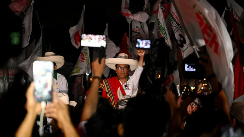 Peru vai às urnas escolher entre 35 candidatos à presidência, mas sem favoritos