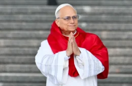 Papa diz não temer Trump após ataques de magnata com imagem se retratando como Cristo