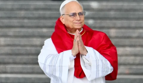Papa diz não temer Trump após ataques de magnata com imagem se retratando como Cristo