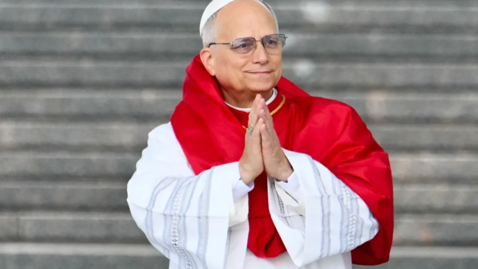 Papa diz não temer Trump após ataques de magnata com imagem se retratando como Cristo
