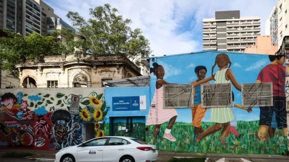 Ato critica uso de escola pública de SP em documentário do Brasil Paralelo