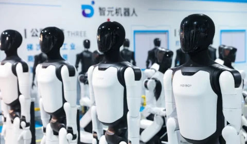 China inaugura primeira fábrica do mundo de robôs que fazem robôs