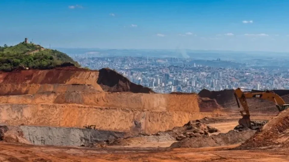 As digitais de Vorcaro, Zettel e Zema na destruição da Serra do Curral em MG