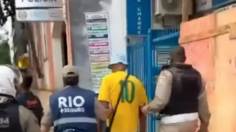 Argentino é preso em flagrante por injúria racial em supermercado de Copacabana (RJ)