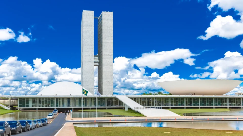 Orçamento público: quem controla o dinheiro público e decide para onde vão os recursos no Brasil?