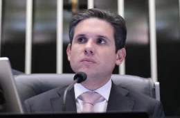 Renan Calheiros: emenda de Hugo Motta foi proposta para beneficiar Henrique Vorcaro