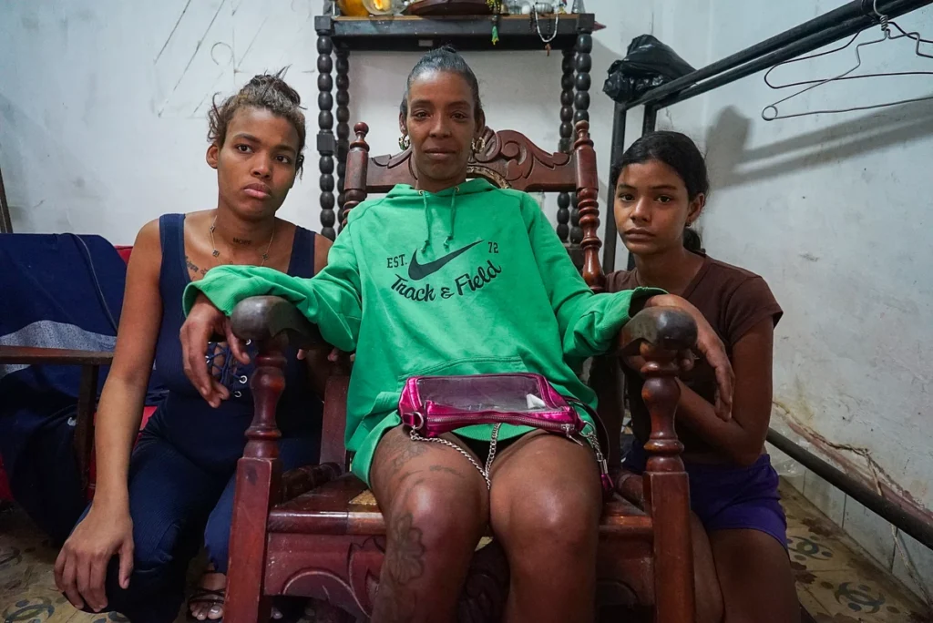 ‘Não há dignidade’: Em Cuba, bloqueio dos EUA e apagões pioram vida de mulheres