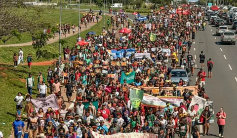 Indígenas de todo o Brasil ocupam a Esplanada dos Ministérios