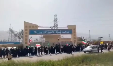 Após ultimato de Trump, iranianos cercam usina com corrente humana