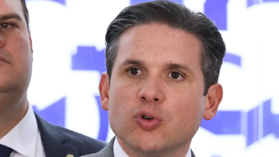 PF aponta que Hugo Motta solicitou empréstimo do Banco Master para empresa de cunhada