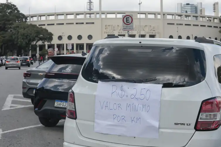 Motoristas de aplicativos e motoboys de delivery fazem manifestação contra o PL 152 nas ruas de São Paulo - Foto: Paulo Pinto/Agência Brasil