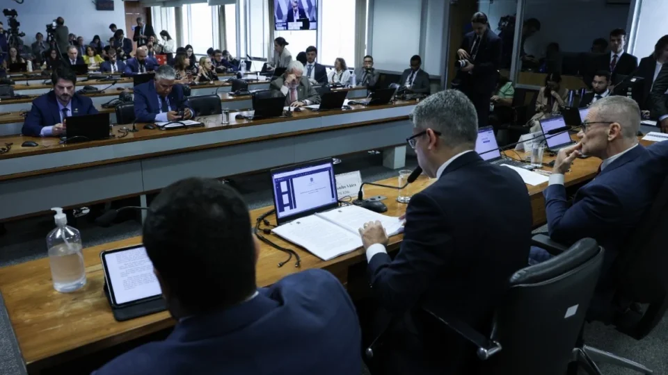Ministros do STF veem uso eleitoreiro de CPI e articulam reprovação de relatório