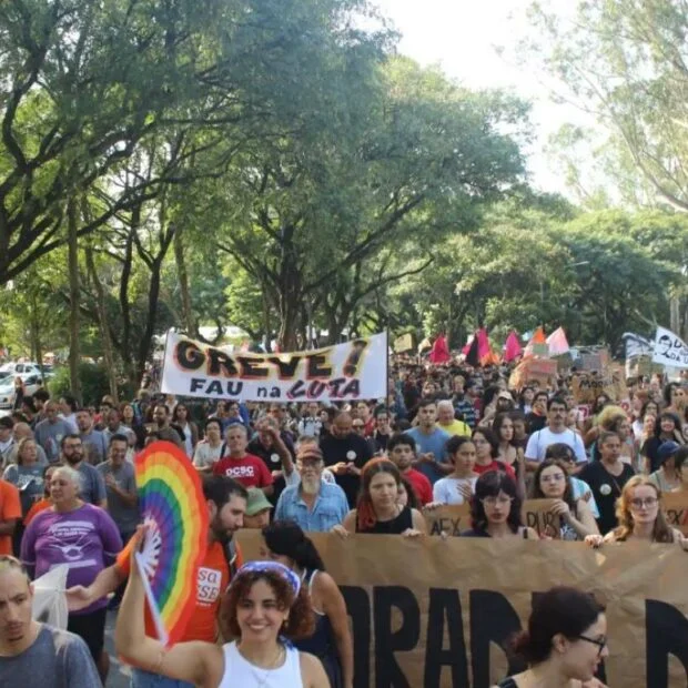 Estudantes da USP começam a votar greve; duas faculdades aprovaram paralisação