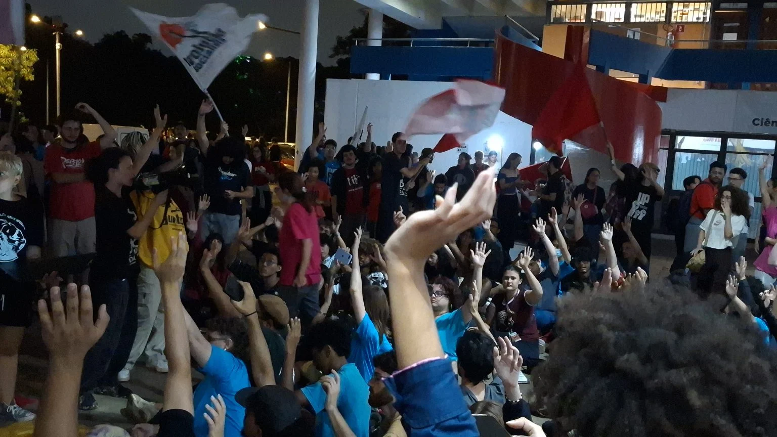 USP propõe bônus de R$ 1,6 mil mensais a funcionários para encerrar greve