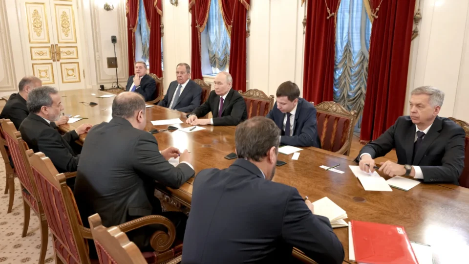 Em reunião com chanceler do Irã, Putin diz que Rússia fará de tudo pela paz no Oriente Médio